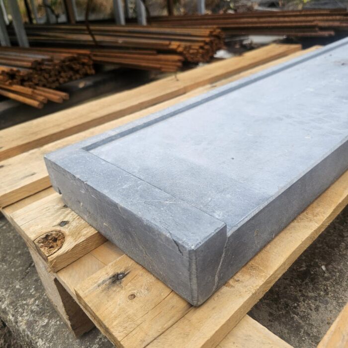 Dorpel Belgische Arduin 122 x 25 x 5 cm Incl. Kussens en Opstand LOT #345