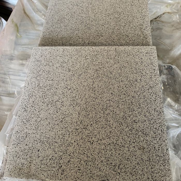 Marlux Keramische Betontegel Lichtgrijs Gespikkeld 40 x 40 x 4 cm per stuk (70 stuks beschikbaar) -  LOT #278