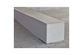 Betonnen zitbank met rechte hoeken