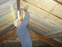 Hellend dak zelf isoleren